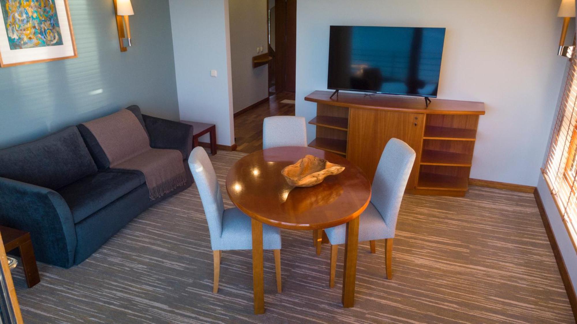 Park Lake Luxury Hotel Pucón Εξωτερικό φωτογραφία A living room in a hotel
