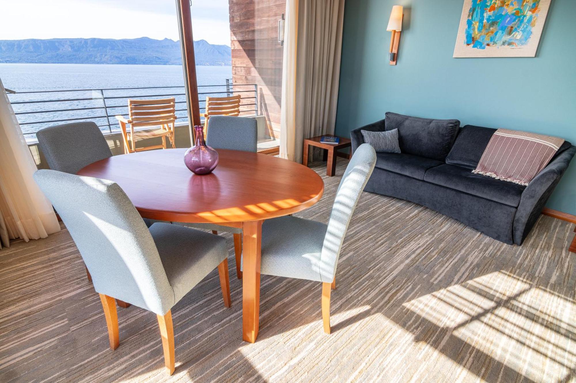 Park Lake Luxury Hotel Pucón Εξωτερικό φωτογραφία A living room in a hotel