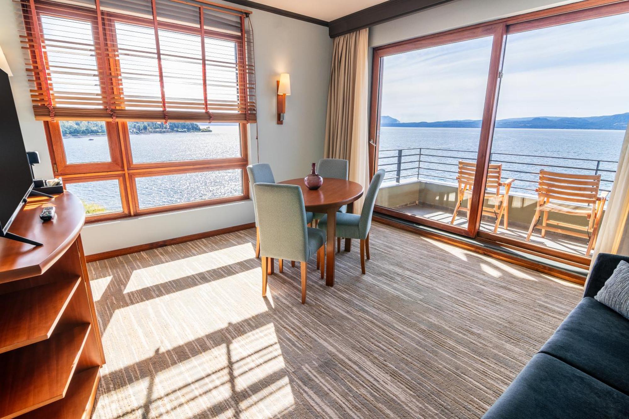 Park Lake Luxury Hotel Pucón Εξωτερικό φωτογραφία A suite on board the MV Safari Voyager