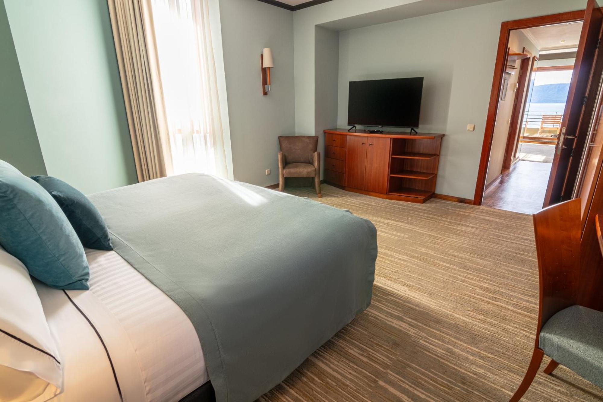 Park Lake Luxury Hotel Pucón Εξωτερικό φωτογραφία A room at the hotel