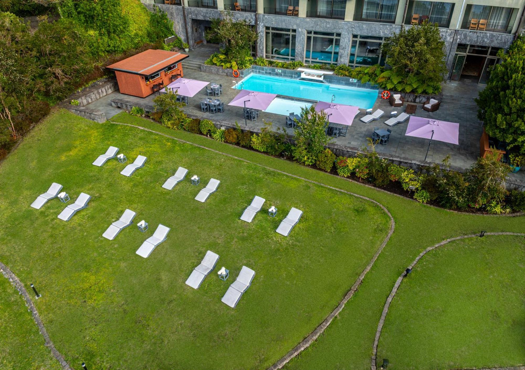 Park Lake Luxury Hotel Pucón Εξωτερικό φωτογραφία The swimming pool at the hotel