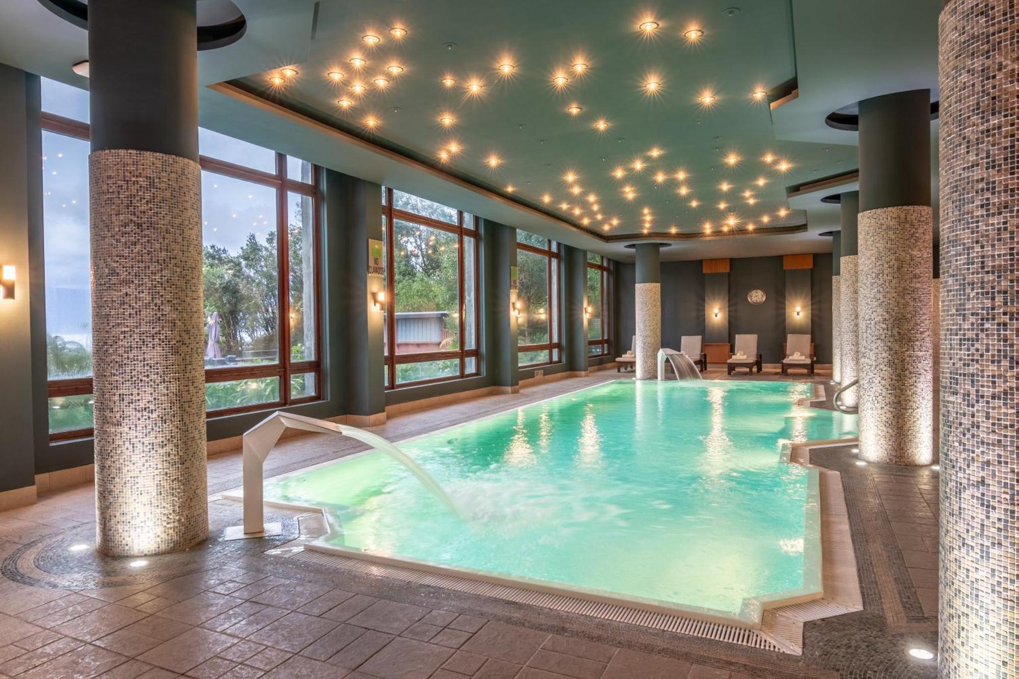 Park Lake Luxury Hotel Pucón Εξωτερικό φωτογραφία The swimming pool at the hotel